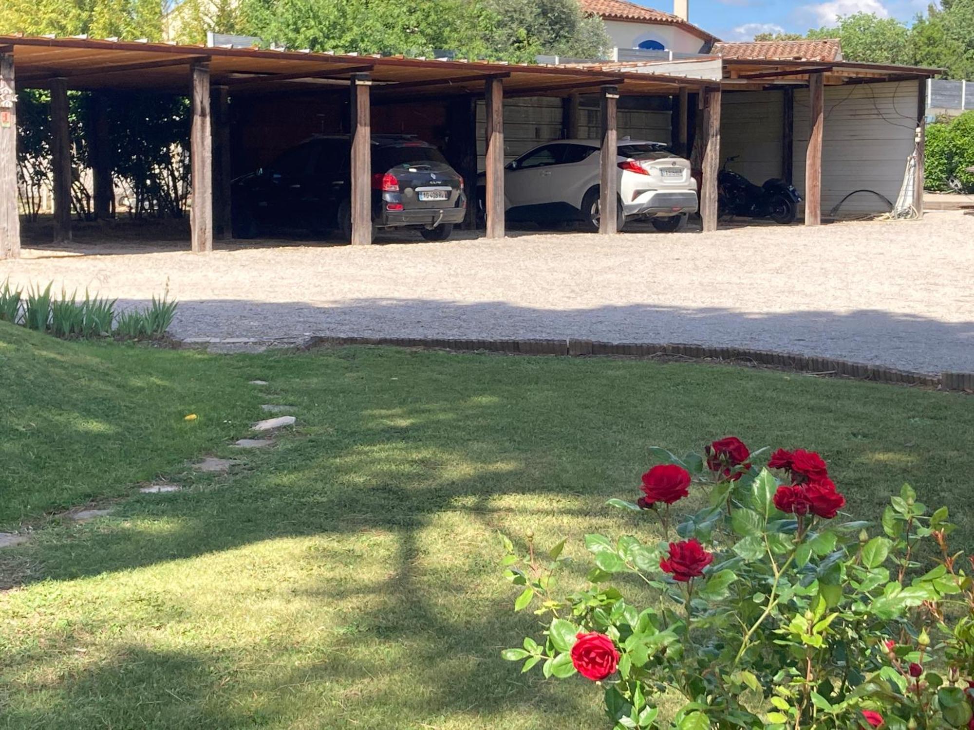 Les Bougainvillees De Camargue Villetelle Luaran gambar