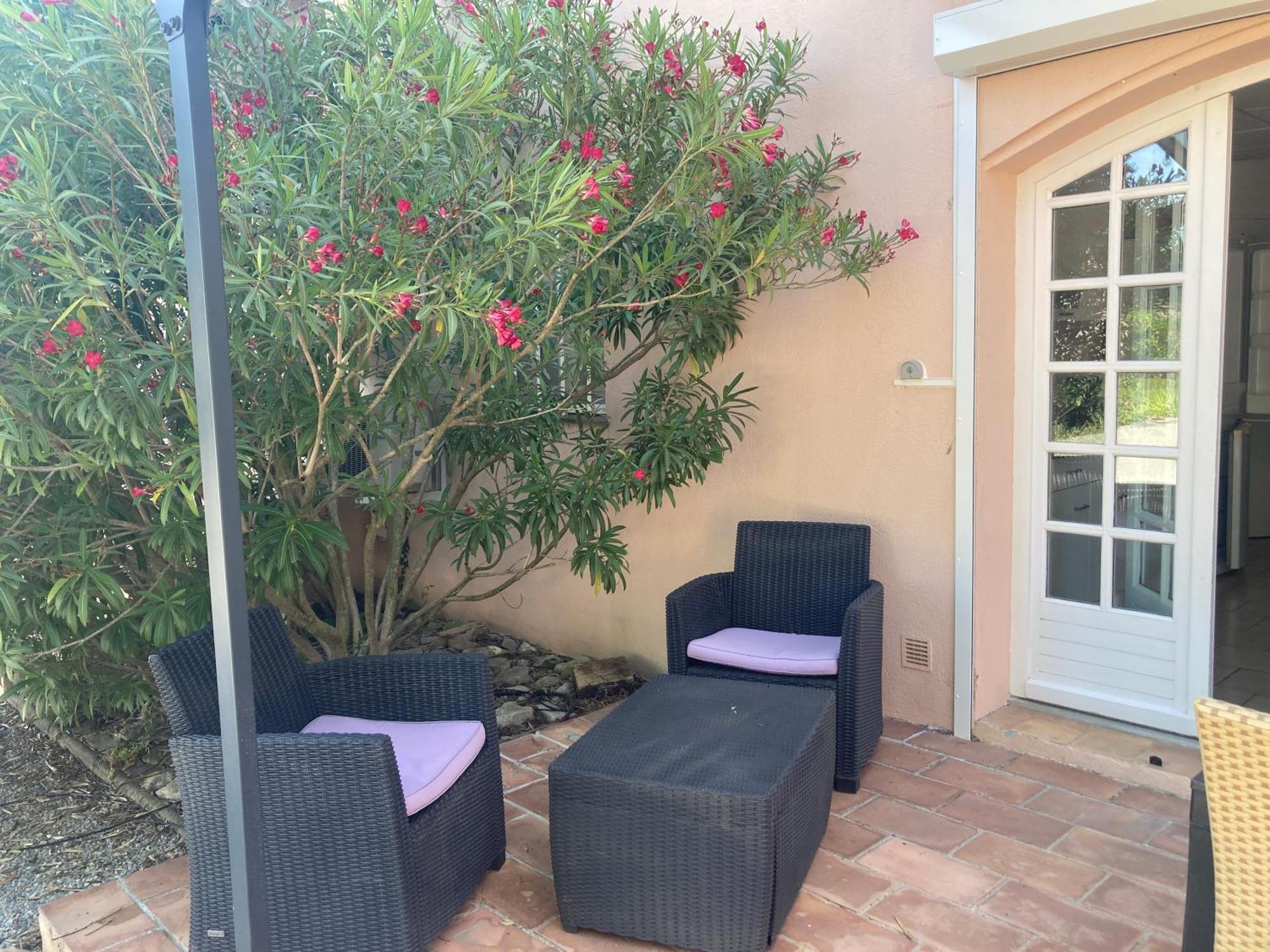 Les Bougainvillees De Camargue Villetelle Bilik gambar