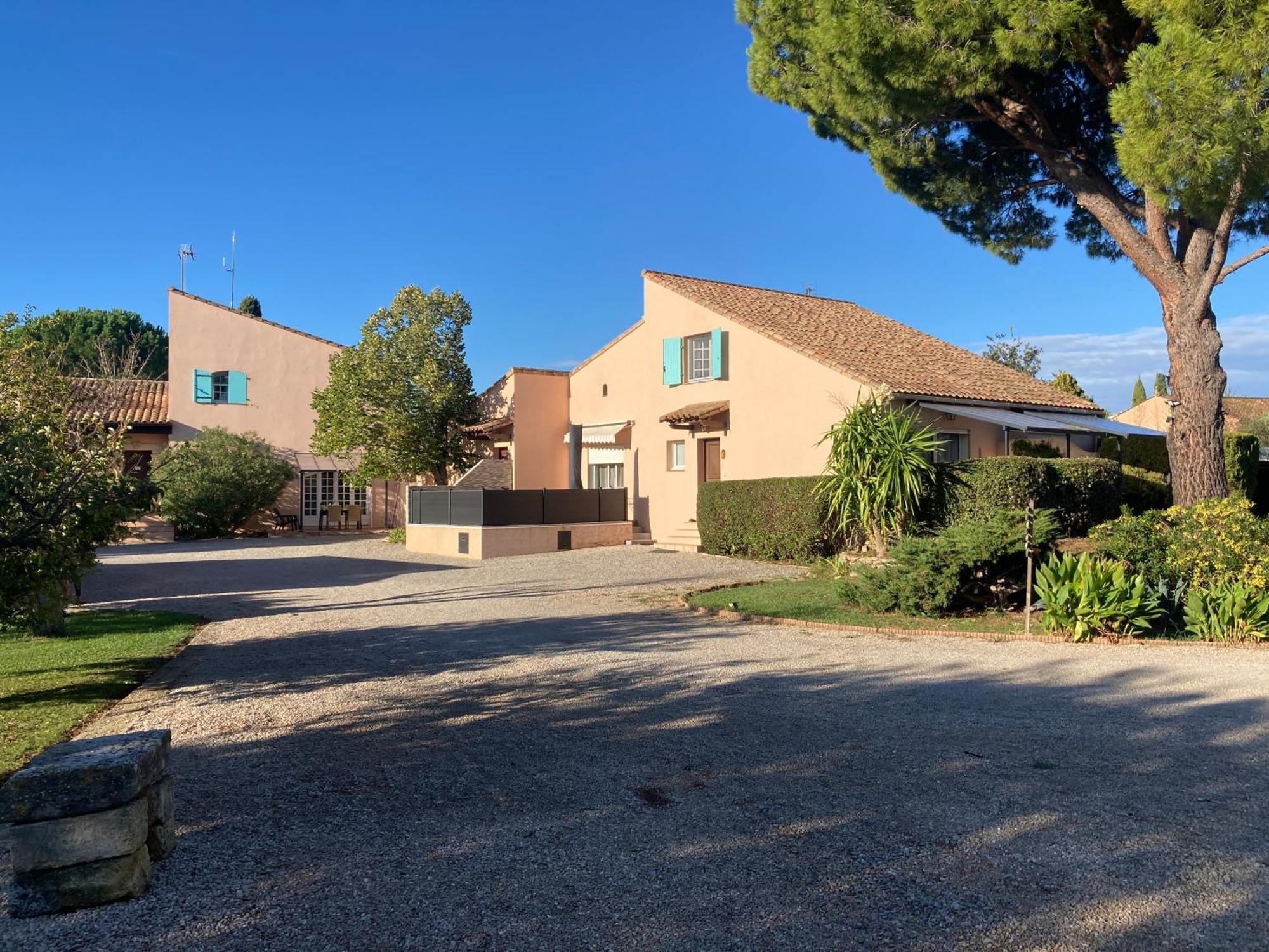 Les Bougainvillees De Camargue Villetelle Luaran gambar
