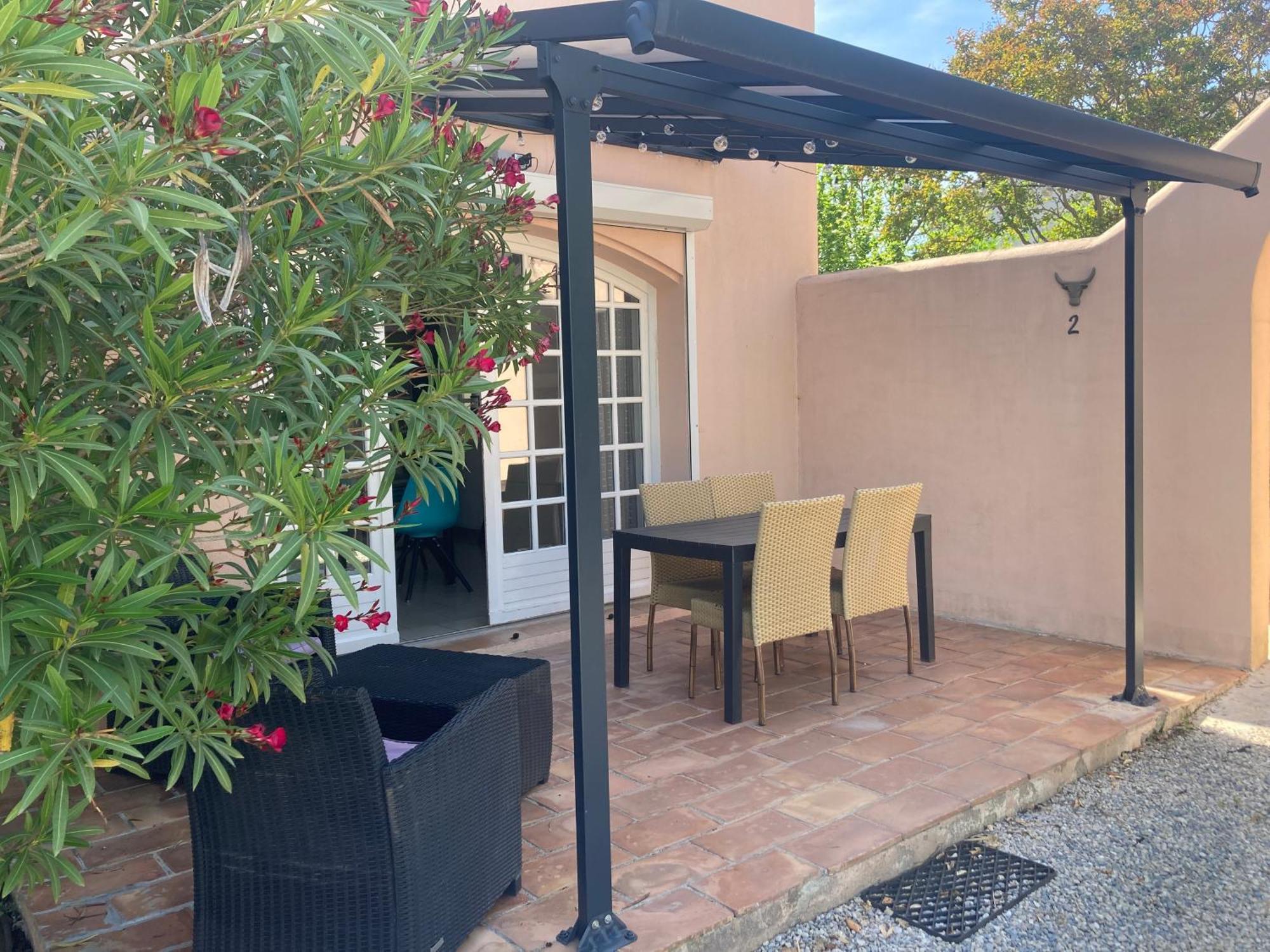Les Bougainvillees De Camargue Villetelle Bilik gambar